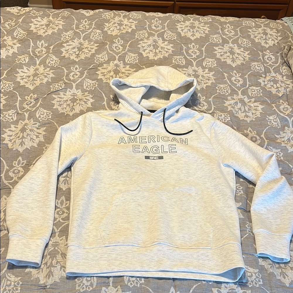 LIKE NEW: American Eagle Outfitters Light Heather Gray Hoodie